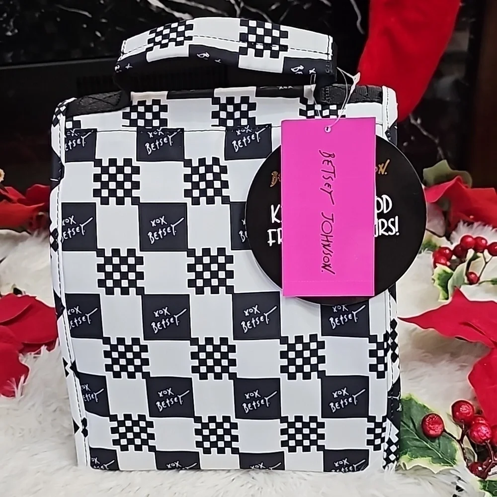 NWT BLACK n WHITE BETSEY JOHNSON INSULATED CHECKER BOARD FLAP TOP LUNCH TOTE